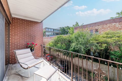 Tiny photo for 2046 Saint Johns Avenue #3E, Highland Park, IL 60035 (MLS # 12606172)
