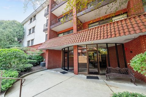 Tiny photo for 2046 Saint Johns Avenue #3E, Highland Park, IL 60035 (MLS # 12606172)