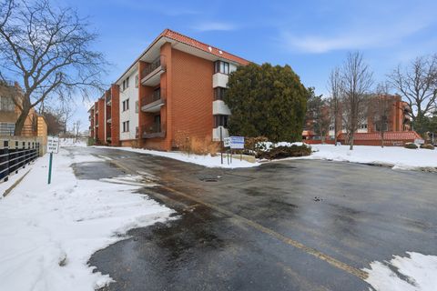 Tiny photo for 2046 Saint Johns Avenue #3E, Highland Park, IL 60035 (MLS # 12606172)