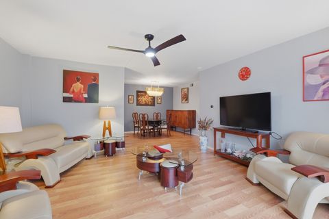 Tiny photo for 2046 Saint Johns Avenue #3E, Highland Park, IL 60035 (MLS # 12606172)