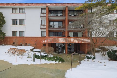 Tiny photo for 2046 Saint Johns Avenue #3E, Highland Park, IL 60035 (MLS # 12606172)