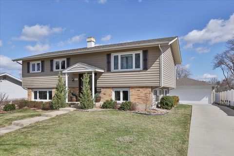 Tiny photo for 1335 Gentry Road, Hoffman Estates, IL 60169 (MLS # 12569449)