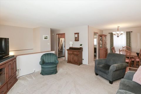 Tiny photo for 1335 Gentry Road, Hoffman Estates, IL 60169 (MLS # 12569449)