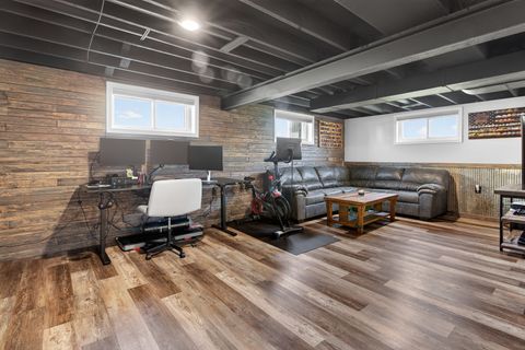 Tiny photo for 602 14th Place Pl, Camanche, IA 52730 (MLS # 12631854)