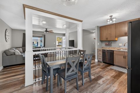 Tiny photo for 602 14th Place Pl, Camanche, IA 52730 (MLS # 12631854)