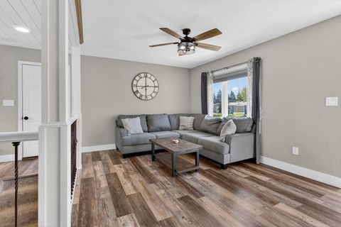 Tiny photo for 602 14th Place Pl, Camanche, IA 52730 (MLS # 12631854)