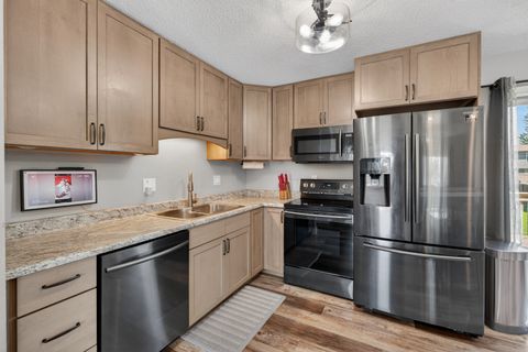Tiny photo for 602 14th Place Pl, Camanche, IA 52730 (MLS # 12631854)