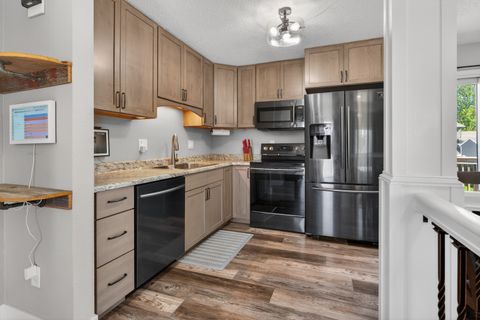 Tiny photo for 602 14th Place Pl, Camanche, IA 52730 (MLS # 12631854)