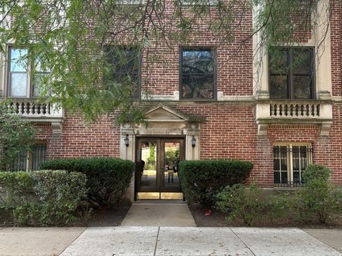 Photo of 1155 E Hyde Park Boulevard #2F, Chicago, IL 60615 (MLS # 12486034)