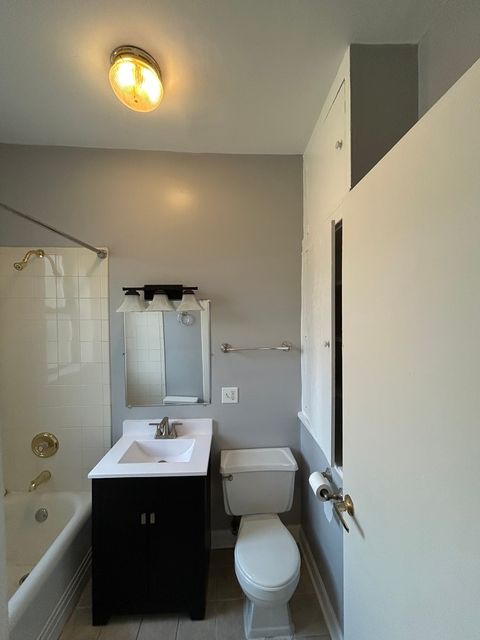 Tiny photo for 1155 E Hyde Park Boulevard #2F, Chicago, IL 60615 (MLS # 12486034)