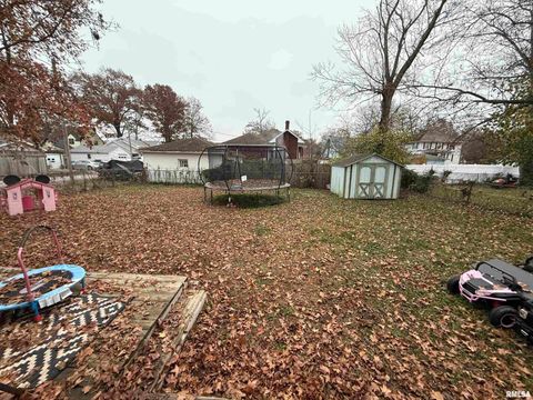Tiny photo for 706 N MAPLE Street, Benton, IL 62812 (MLS # EB460562)