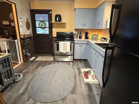 Tiny photo for 706 N MAPLE Street, Benton, IL 62812 (MLS # EB460562)