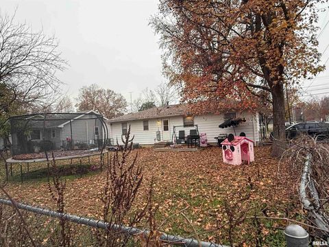 Tiny photo for 706 N MAPLE Street, Benton, IL 62812 (MLS # EB460562)