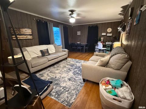 Tiny photo for 706 N MAPLE Street, Benton, IL 62812 (MLS # EB460562)