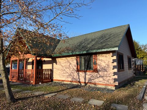 Photo of 211 Walleye Circle, Wilmington, IL 60481 (MLS # 12507920) Photo of 211 Walleye Circle, Wilmington, IL 60481 (MLS # 12507920)