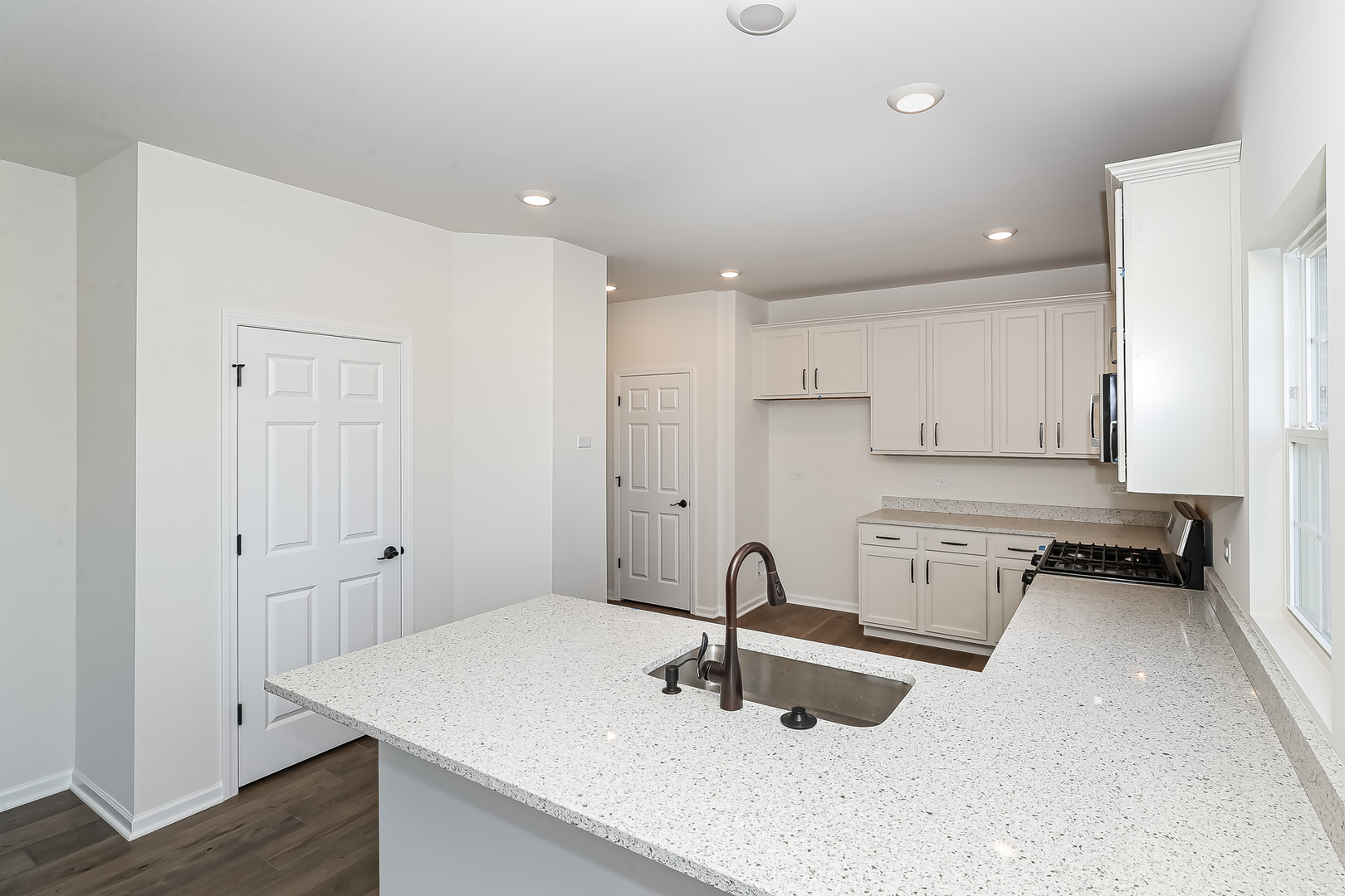 965 Penrith Lane