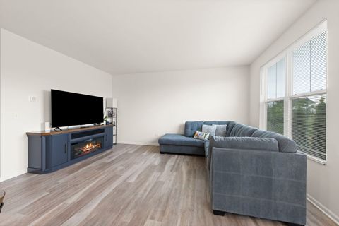 Tiny photo for 4202 Chelsea Manor Circle, Aurora, IL 60504 (MLS # 12619605)