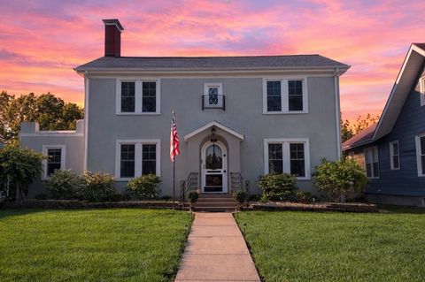 Photo of 909 E 3RD Street, Centralia, IL 62801 (MLS # 12623652)