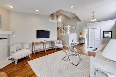 Tiny photo for 126 Commons Drive, Palos Park, IL 60464 (MLS # 12619497)