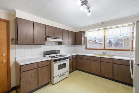 Tiny photo for 606 De Angelis Court, Chicago Heights, IL 60411 (MLS # 12549767)