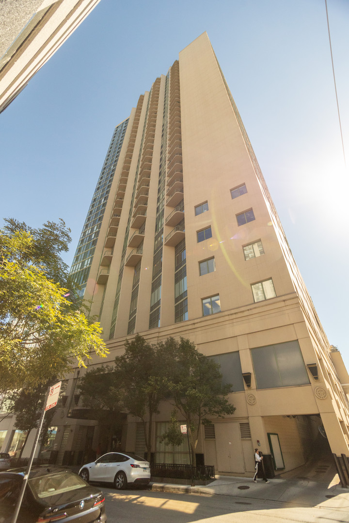 111 W MAPLE Street 3207