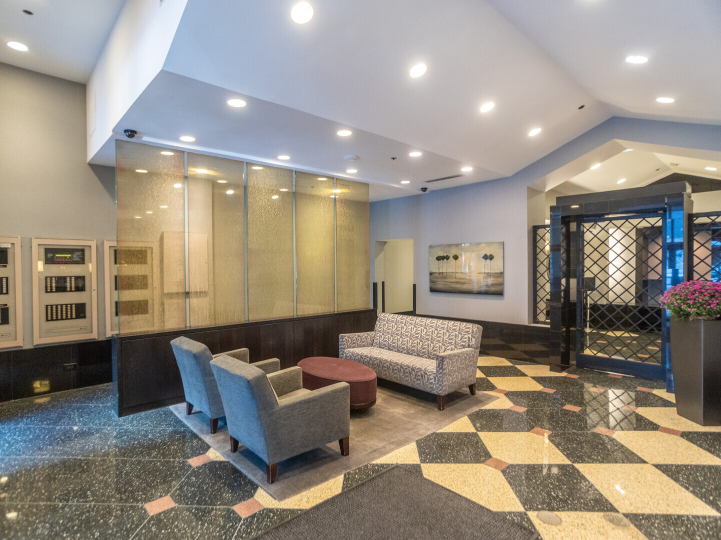 111 W MAPLE Street 3207