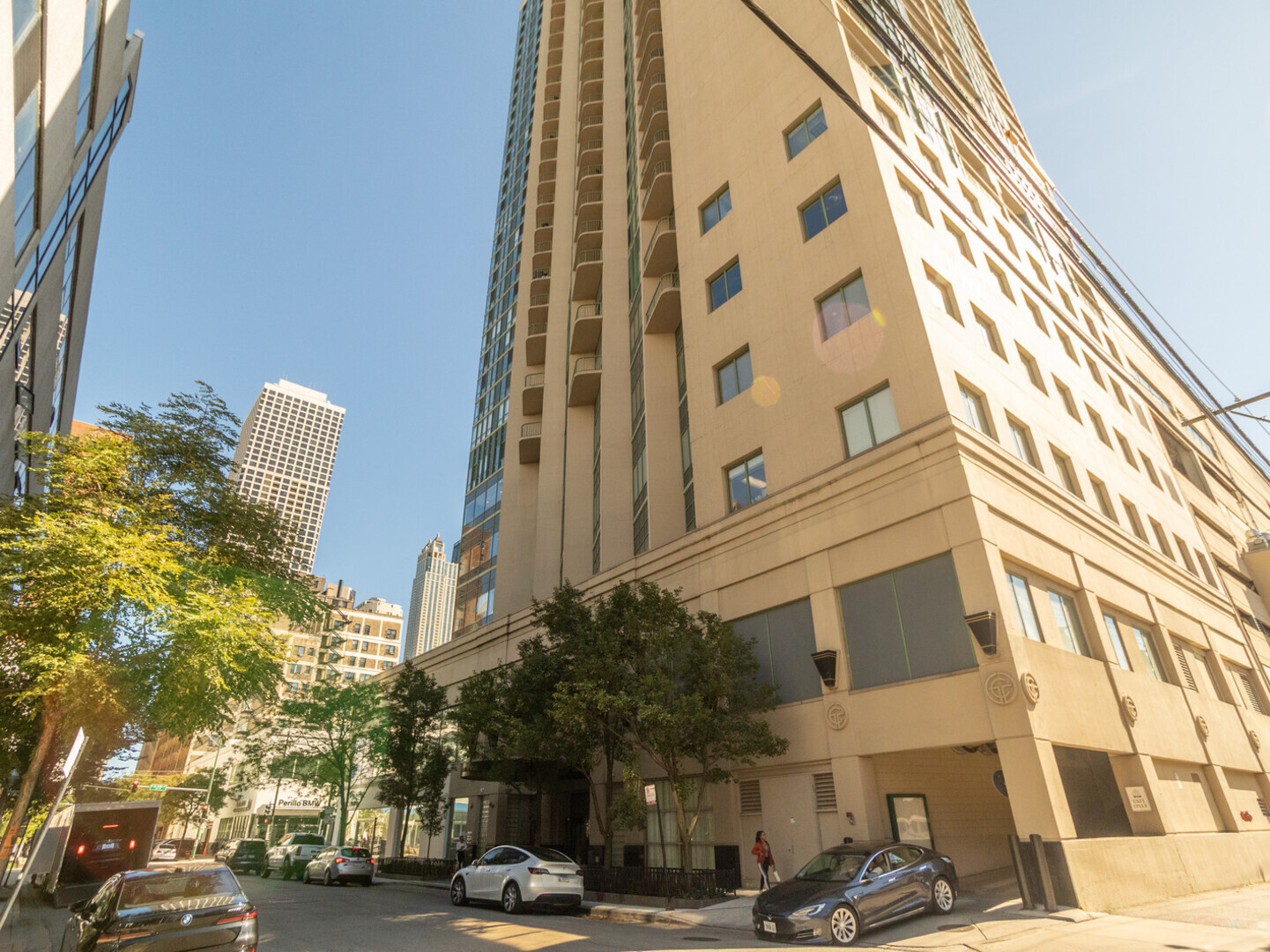 111 W MAPLE Street 3207