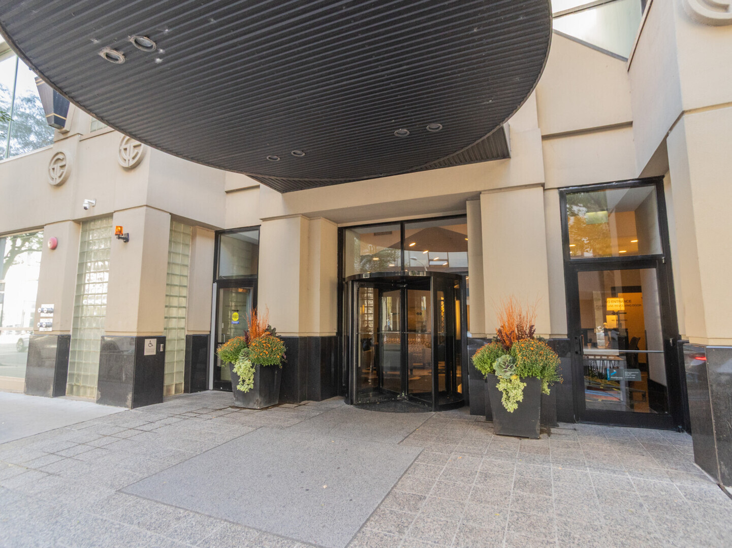 111 W MAPLE Street 3207