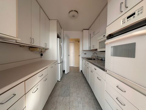 Tiny photo for 5757 N Sheridan Road #18J, Chicago, IL 60660 (MLS # 12581885)