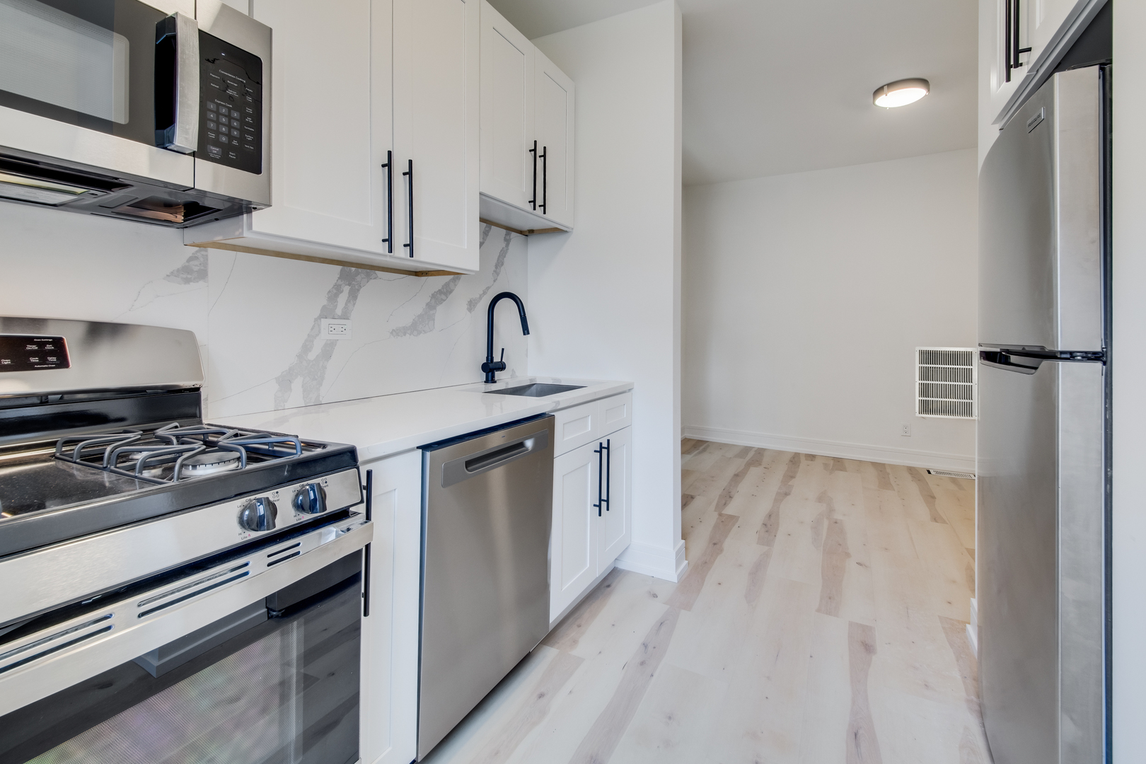 3052 W Cortland Street 103