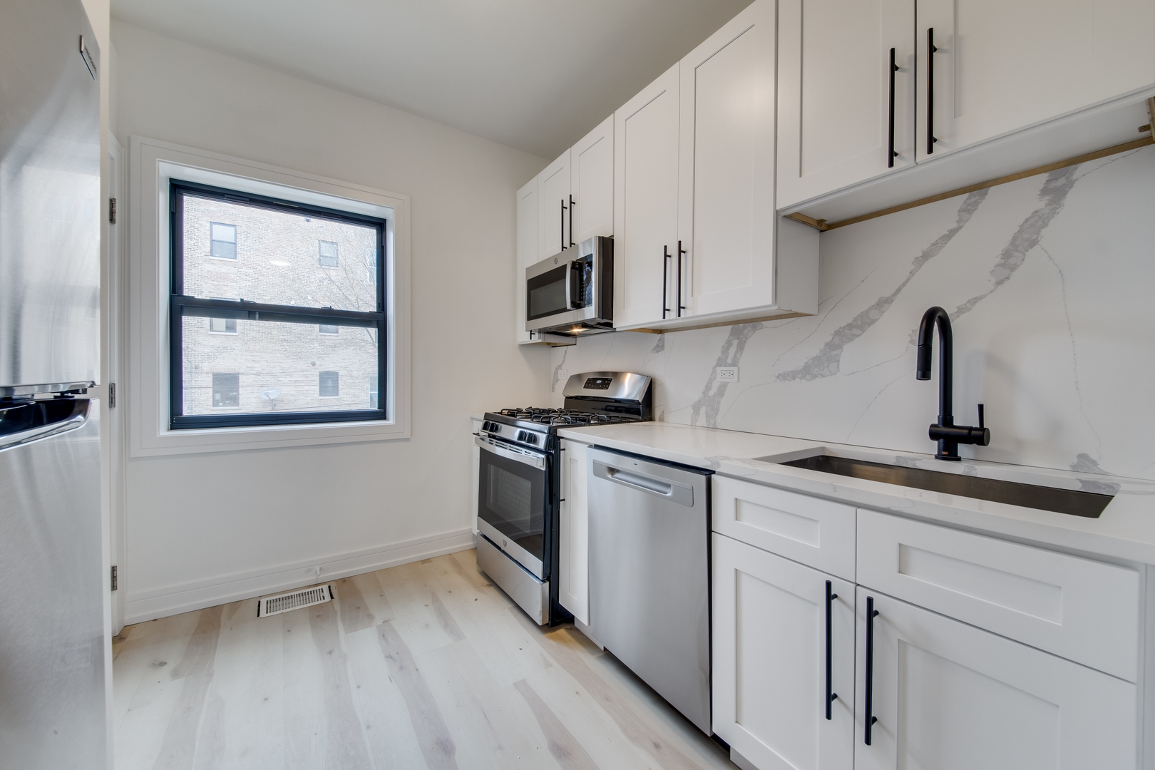 3052 W Cortland Street 103