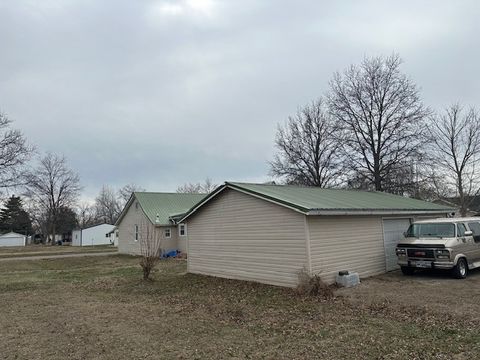 Tiny photo for 307 E Parker Street, Pinckneyville, IL 62274 (MLS # 12575753)
