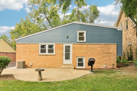 Tiny photo for 333 Elm Street, Glen Ellyn, IL 60137 (MLS # 12496305)