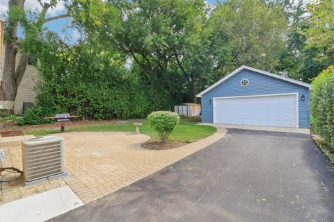 Tiny photo for 333 Elm Street, Glen Ellyn, IL 60137 (MLS # 12496305)