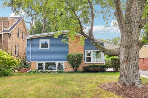 Photo of 333 Elm Street, Glen Ellyn, IL 60137 (MLS # 12496305)