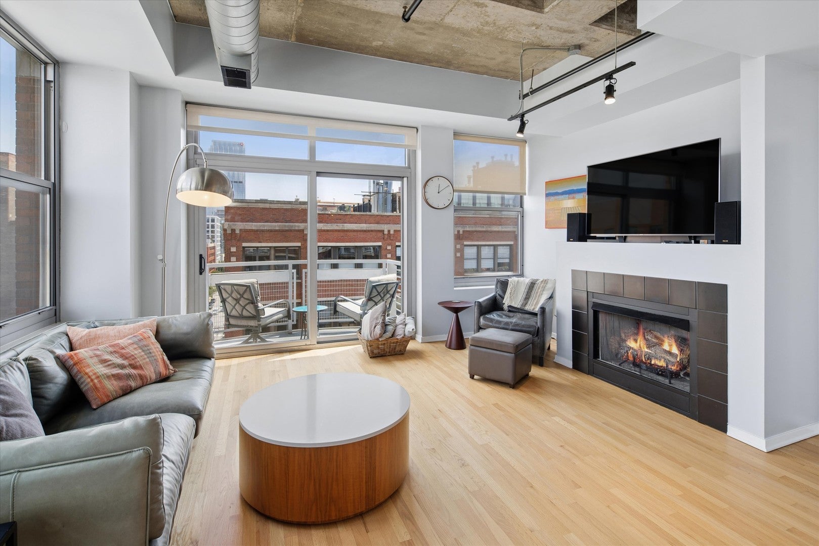 933 W Van Buren Street 801