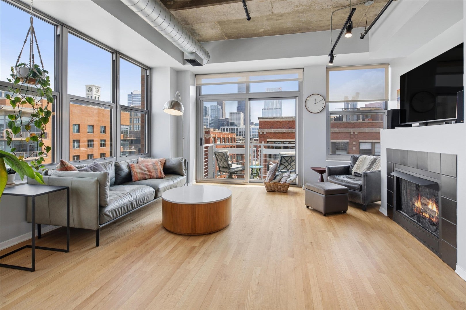 933 W Van Buren Street 801