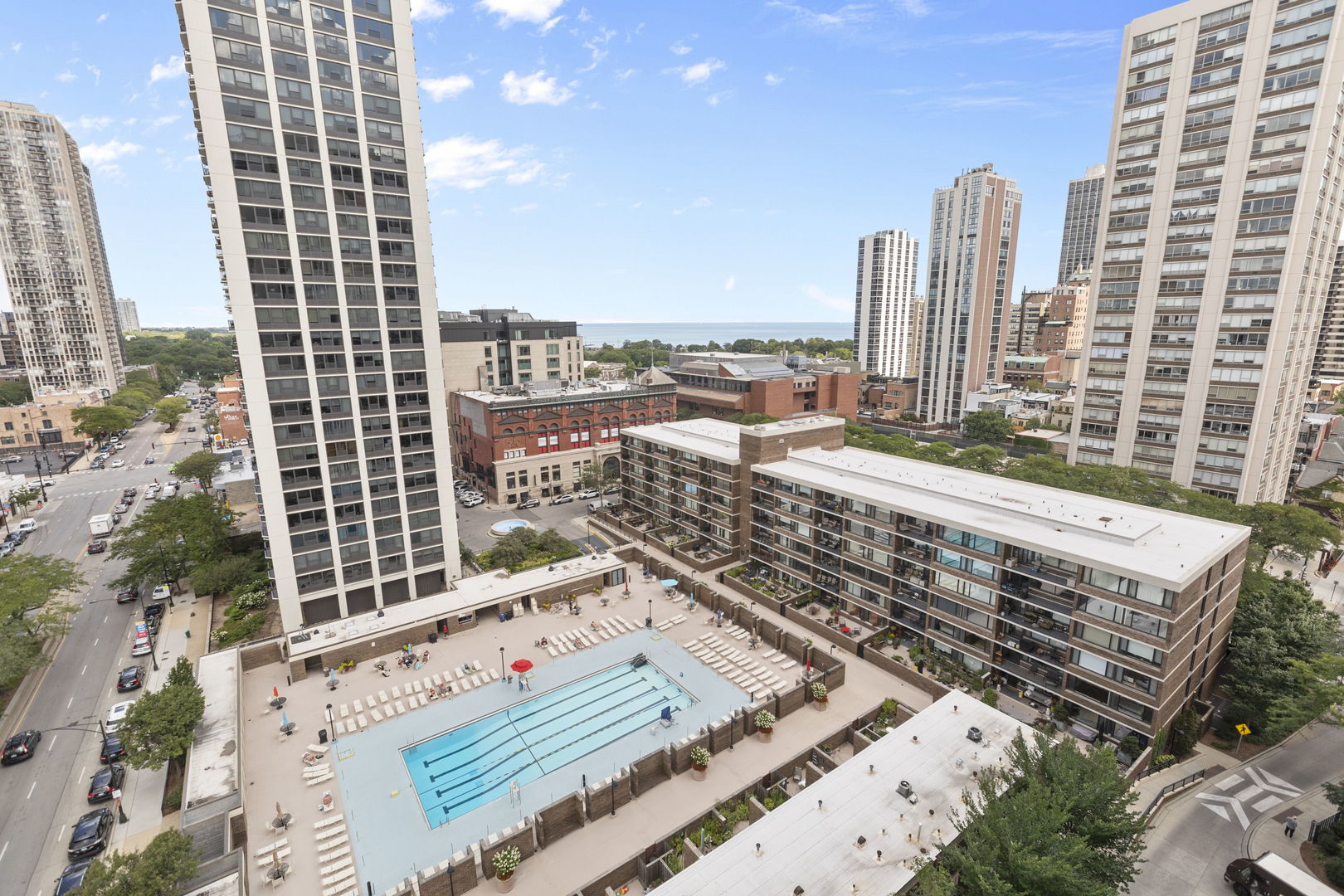 1460 N SANDBURG Terrace 1512