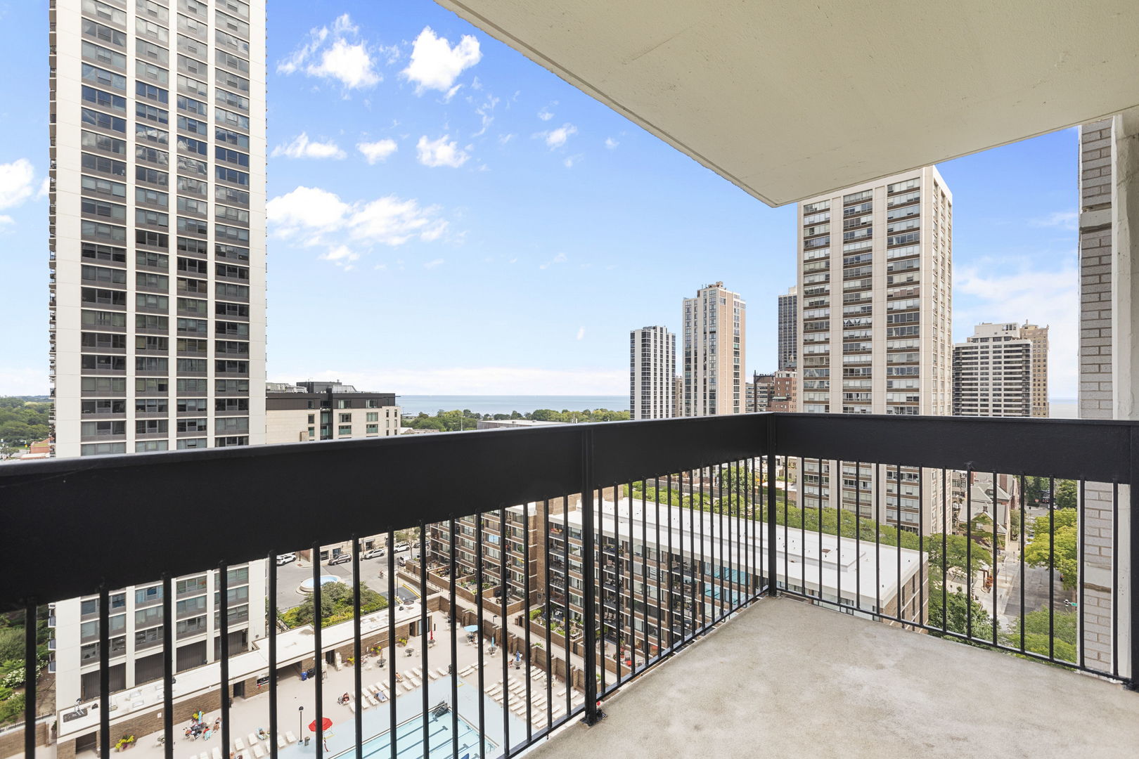1460 N SANDBURG Terrace 1512