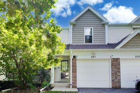 Photo of 227 E Shag Bark Lane, Streamwood, IL 60107 (MLS # 12759138)