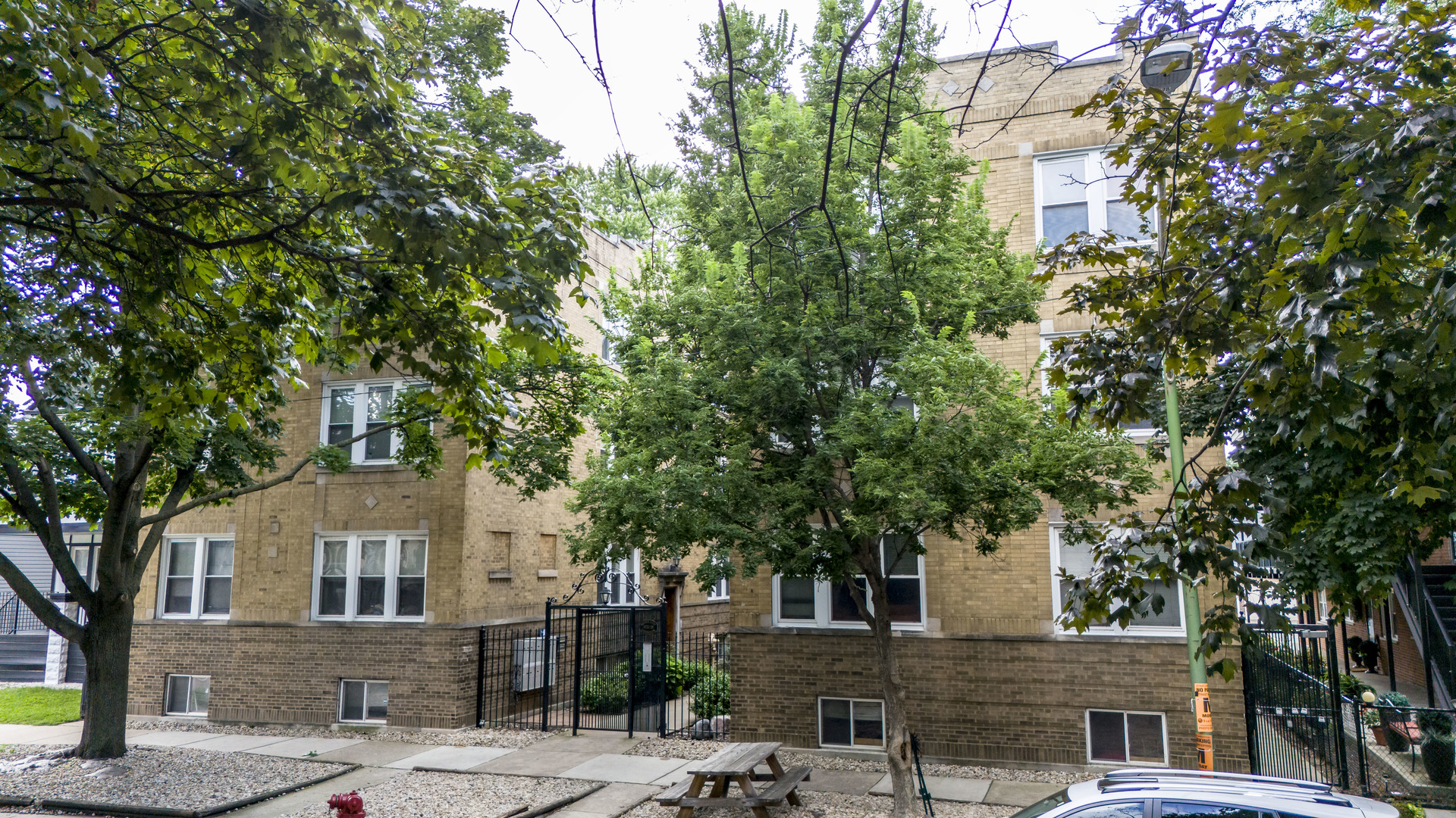 4728 N KENNETH Avenue 3E