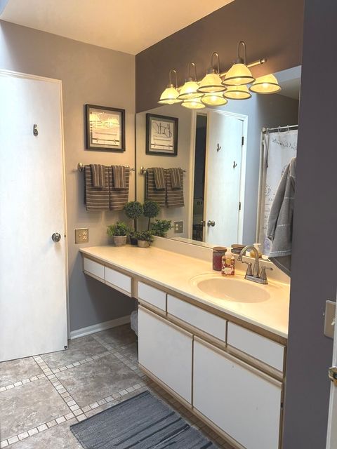 Tiny photo for 2038 College Green Drive, Elgin, IL 60123 (MLS # 12478375)