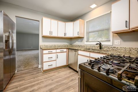 Tiny photo for 17640 Central Park Avenue, Country Club Hills, IL 60478 (MLS # 12474904)