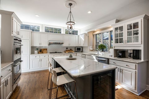 Tiny photo for 5826 Giddings Avenue, Hinsdale, IL 60521 (MLS # 12788241)
