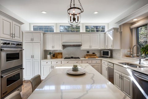 Tiny photo for 5826 Giddings Avenue, Hinsdale, IL 60521 (MLS # 12788241)
