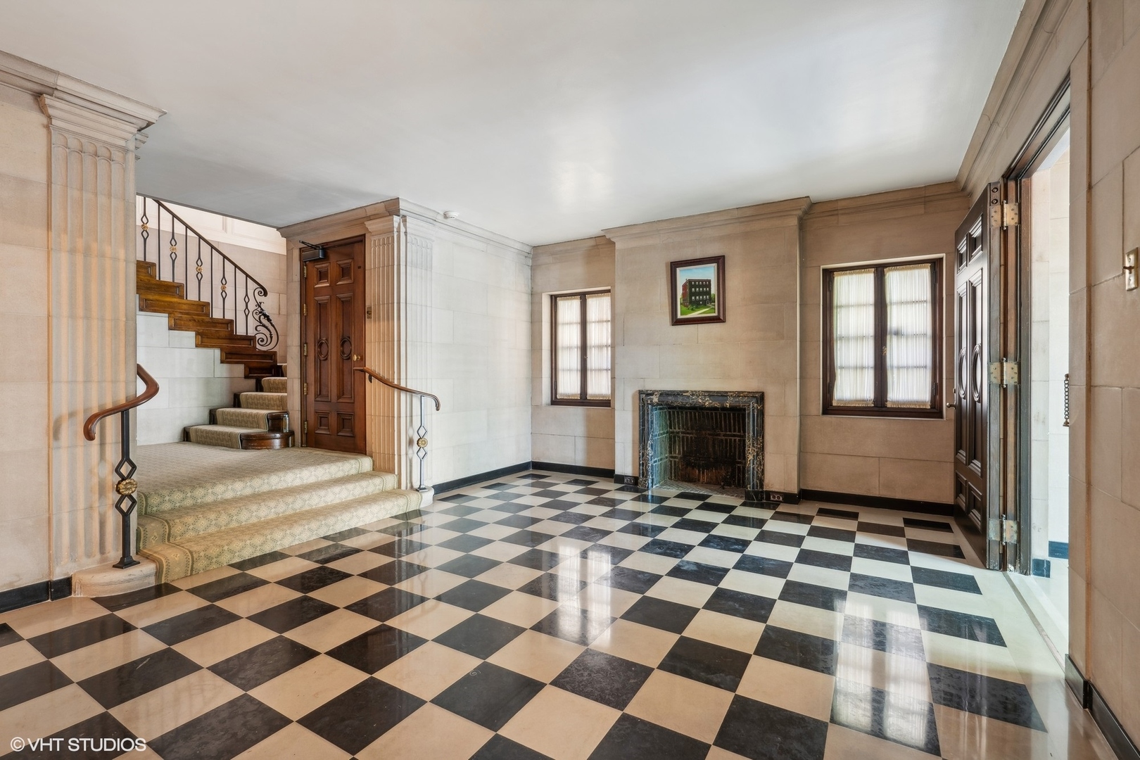 325 W Wellington Avenue