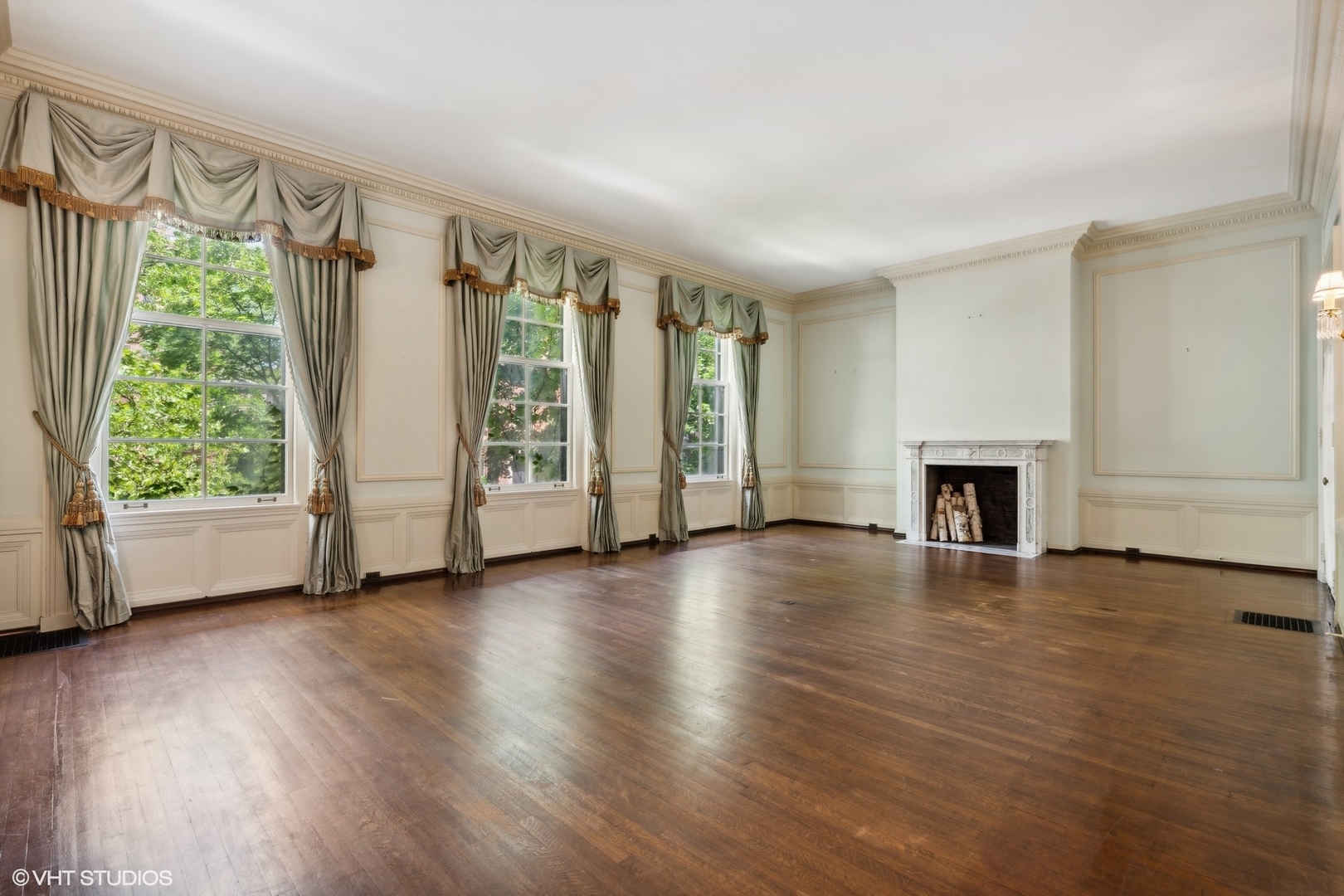 325 W Wellington Avenue