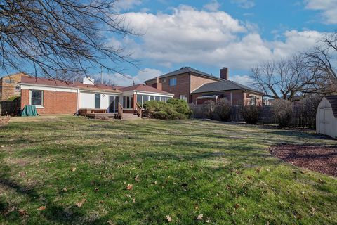 Tiny photo for 1750 Potter Road, Park Ridge, IL 60068 (MLS # 12603458)