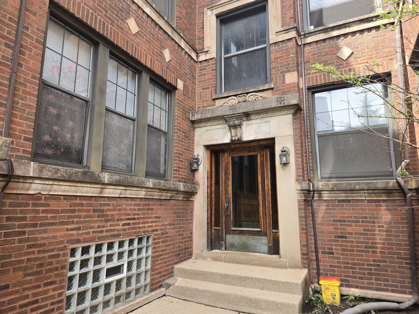 1128 W Pratt Boulevard 1N