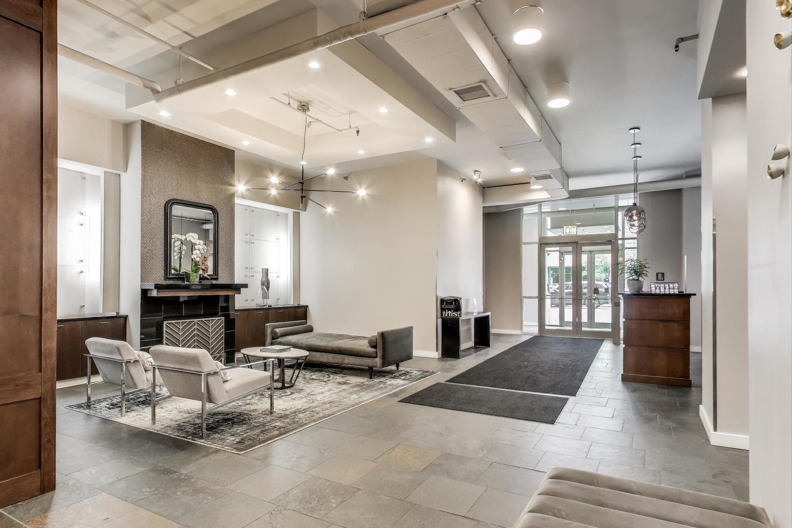 901 W MADISON Street 519